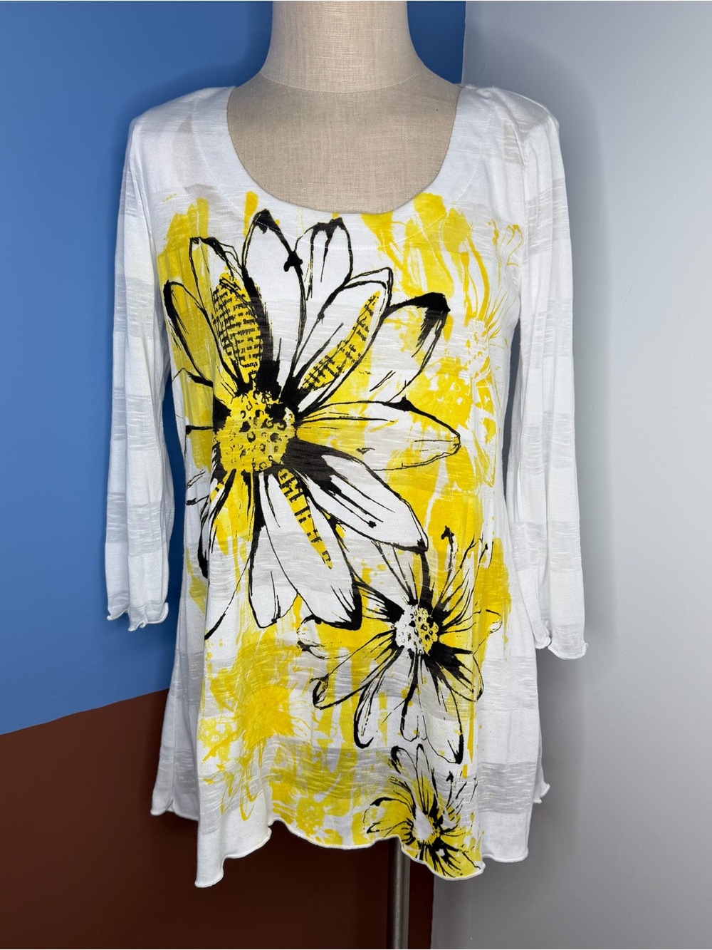 Miraclesuit White and‎ Yellow Graphic Daisy Print Long-Sleeve Top Size Medium